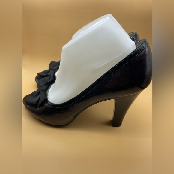Sofft Women's Sz 9.5M Purple Patent Leather Peep Toe Heels Black Bows, Preowned - Picture 5 of 14